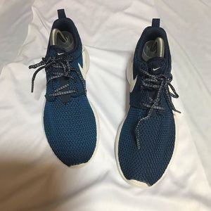 Nike Roshe Big Kids Sneaker